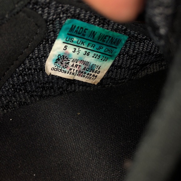 Adidas Yeezy Boost Shoes Black Size 5 Us ART AQ2660 - Picture 11 of 12